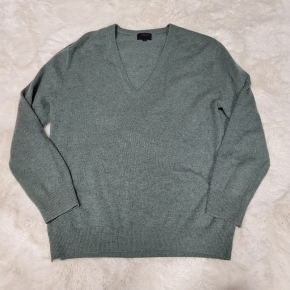 J. Crew 100% Italian Cashmere Sweater Crewneck Boyfriend Pullover Size M  Green - Picture 1 of 7